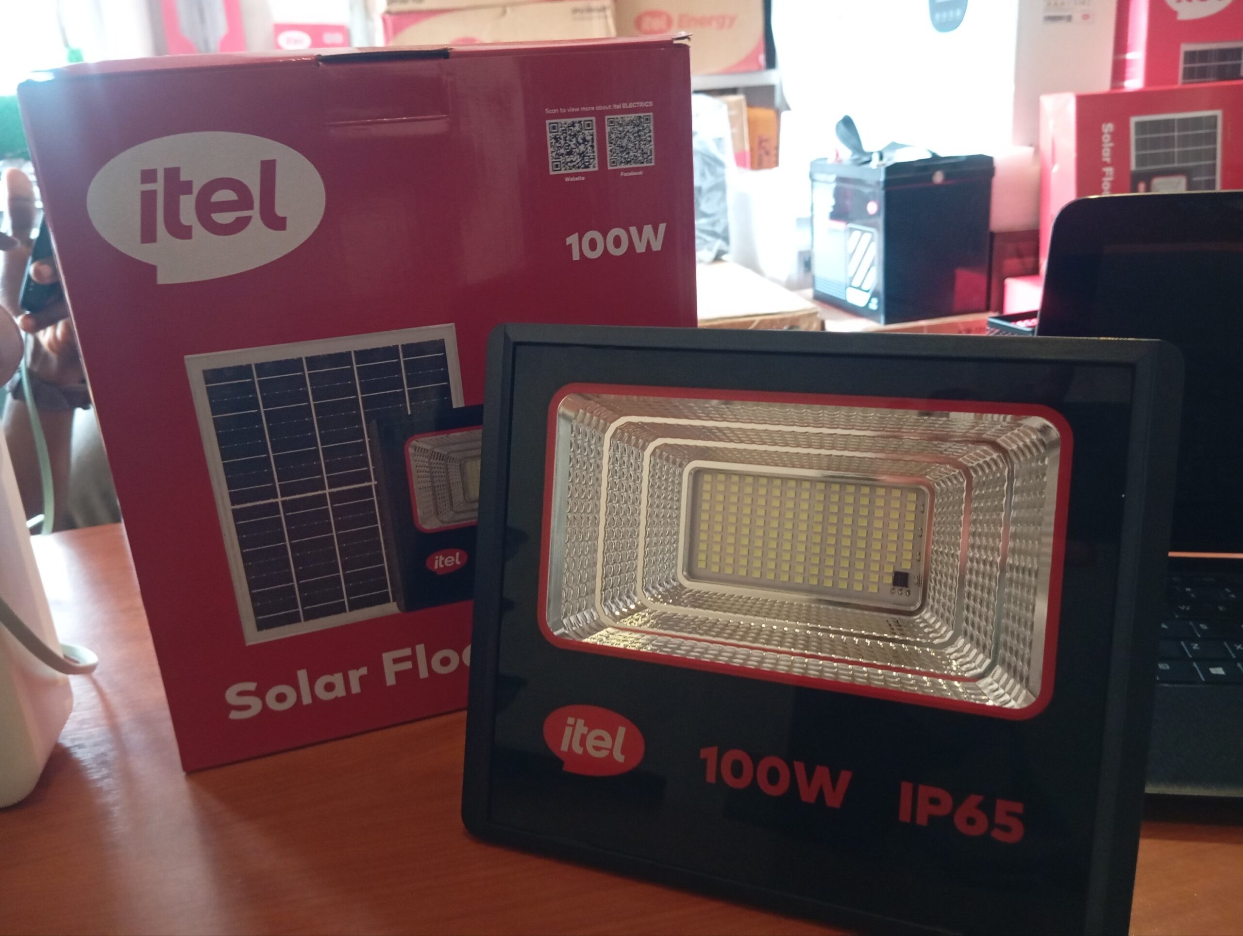 ITEL SOLAR FLOOD LIGHT 100W