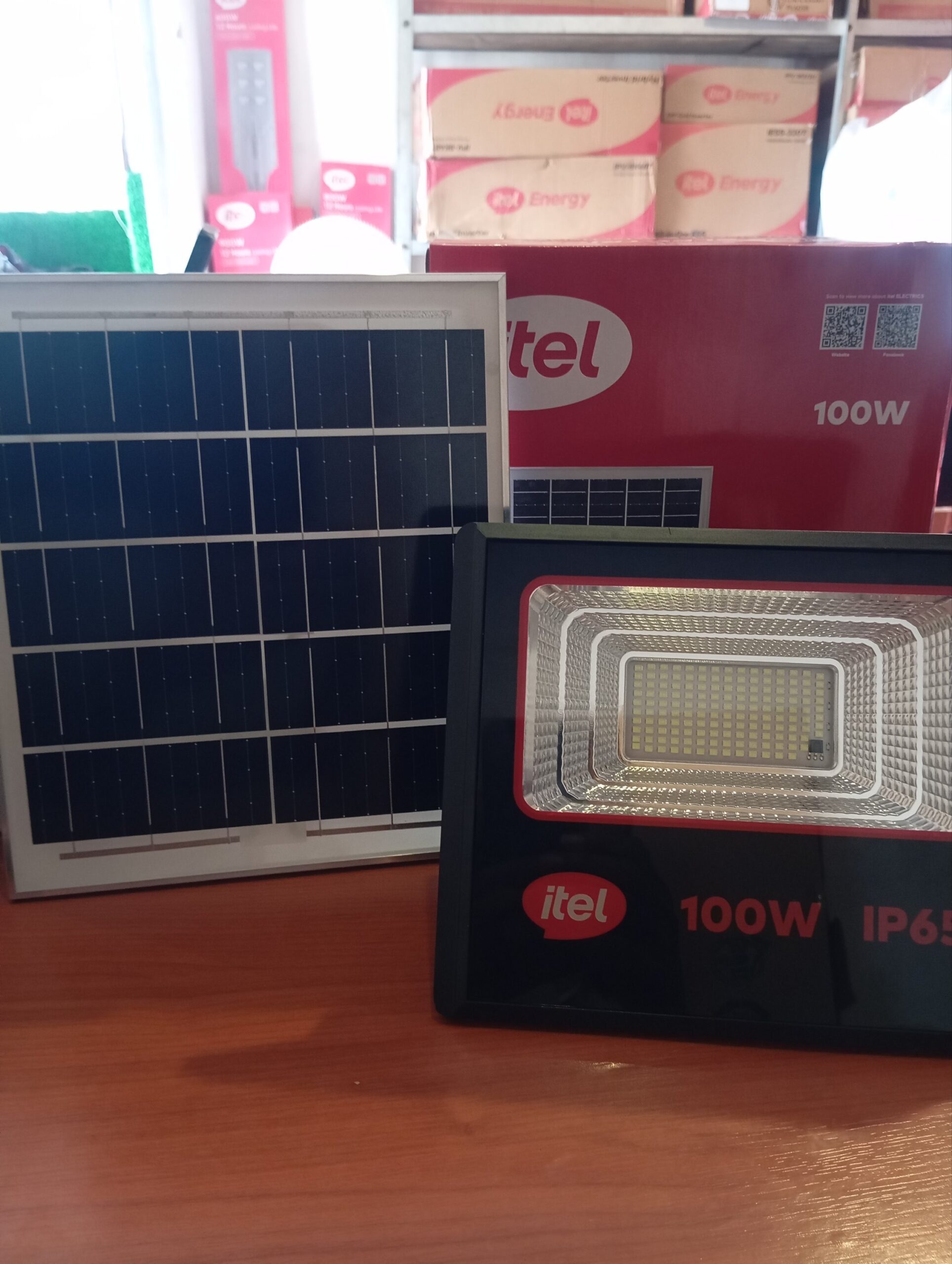 ITEL SOLAR FLOOD LIGHT 100W - Image 2